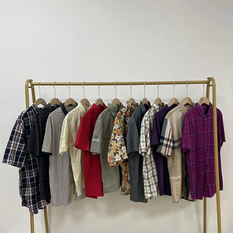 Surge parsimoniae shopping: Quam emere Secondhand vestimenta salva consumers pecuniam